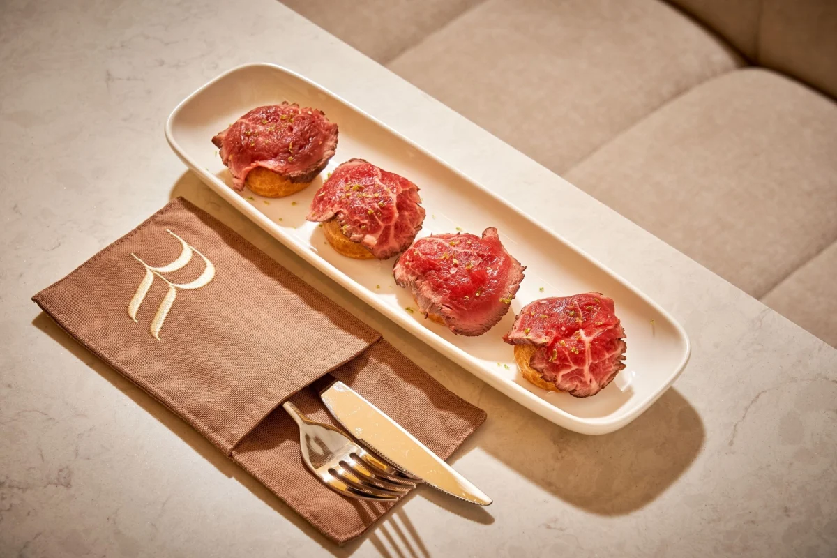 Profiterol cu vitello tonnato