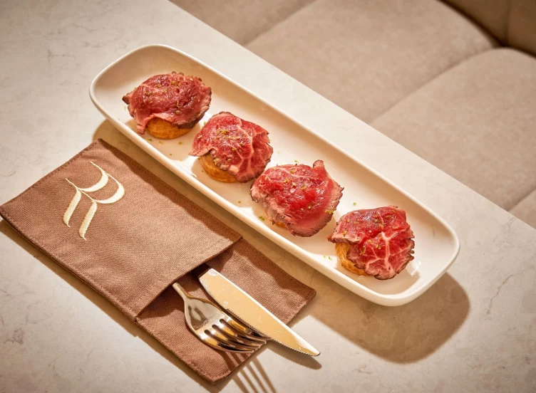 Profiterol cu vitello tonnato
