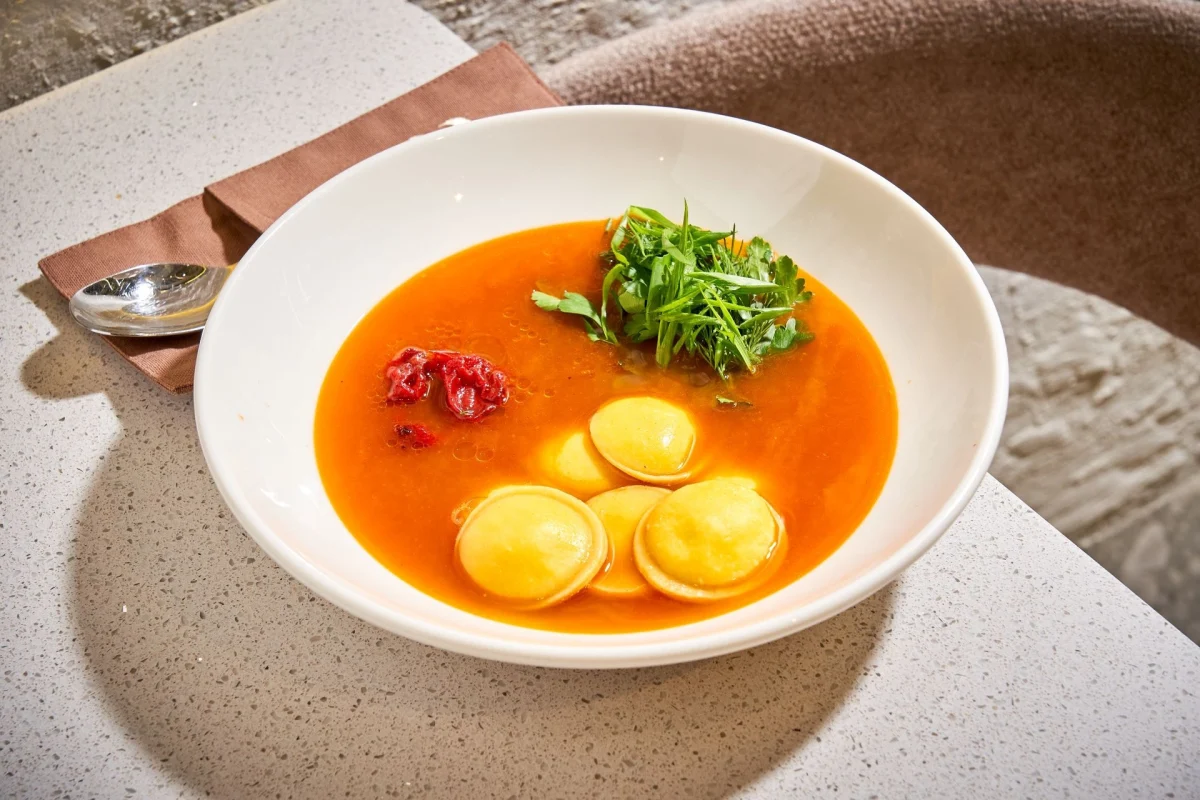 Supă cu raviolini de pui
