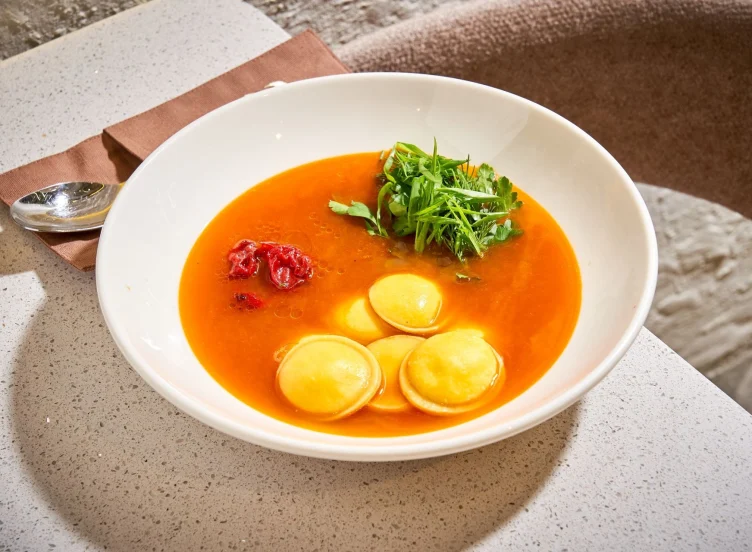 Supă cu raviolini de pui