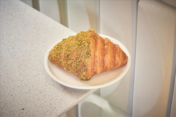 Croissant cu cremă de fistic